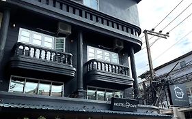 Champagne Hostel & Cafe